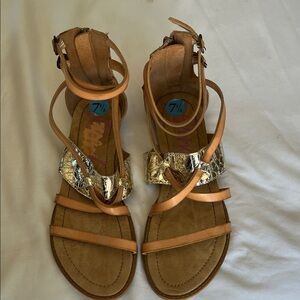 Blowfish bungalow gladiator strappy sandals zipper heel gold strap tan size 7.5